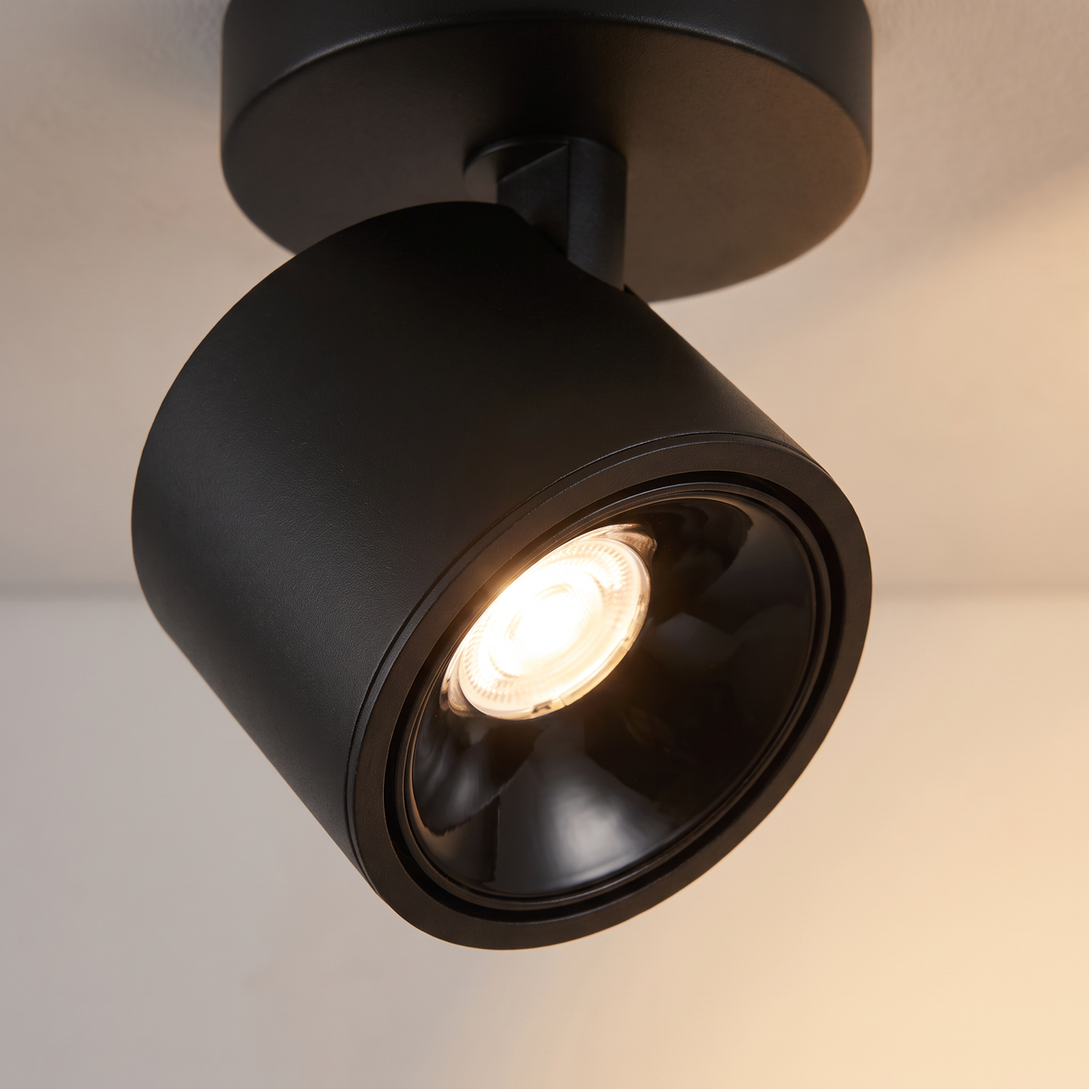 Adjustable LED Ceiling Spotlight close-up of the COB LED and aluminum finish